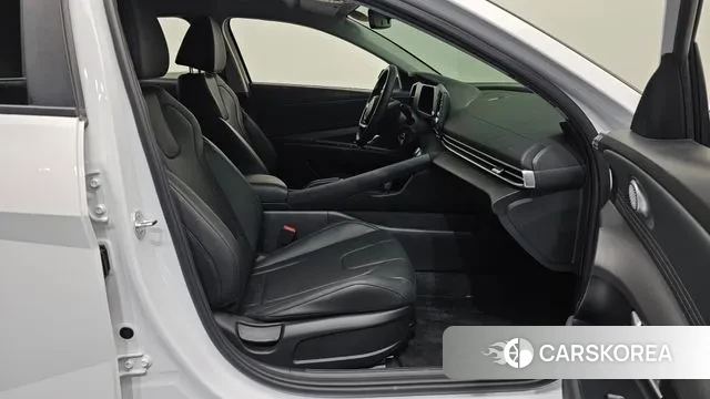 Hyundai The New Avante (CN7) 2024 Белый из Кореи, фото 2