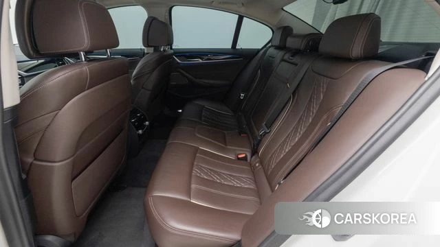 BMW 5 Series (G30) 2021 Белый из Кореи, фото 2
