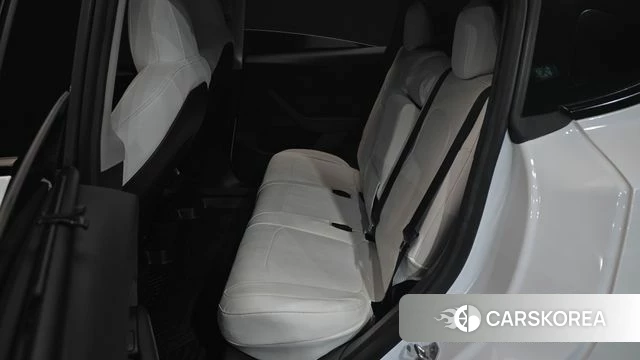 Tesla Model Y 2023 Белый из Кореи, фото 2