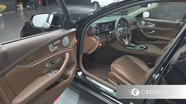 Mercedes-Benz E-Class W213 2018 Черный из Кореи, фото 2