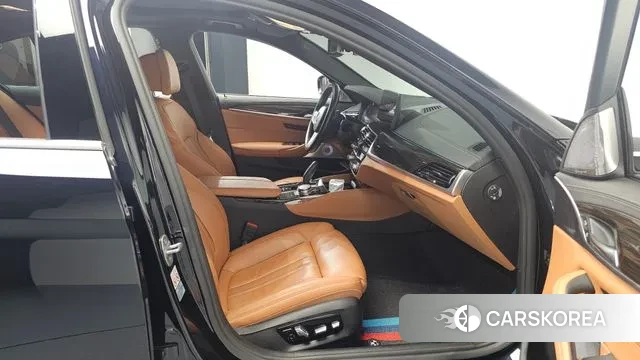 BMW 5 Series (G30) 2021 Черный из Кореи, фото 2