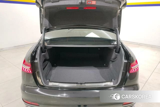 Audi A6L 2023 Черный из Китая, фото 2