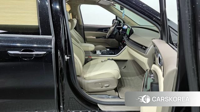 Kia Carnival 4th generation 2023 Черный из Кореи, фото 2