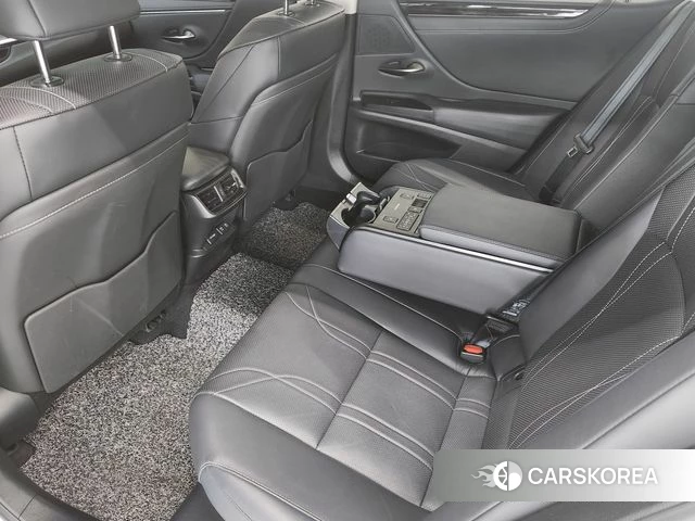 Lexus ES300h 7th generation 2020 Белый из Кореи, фото 2