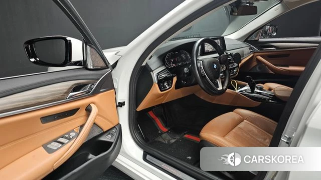 BMW 5 Series (G30) 2019 Белый из Кореи, фото 2