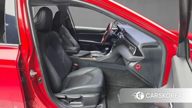 Toyota Camry (XV70) 2019 Красный из Кореи, фото 2