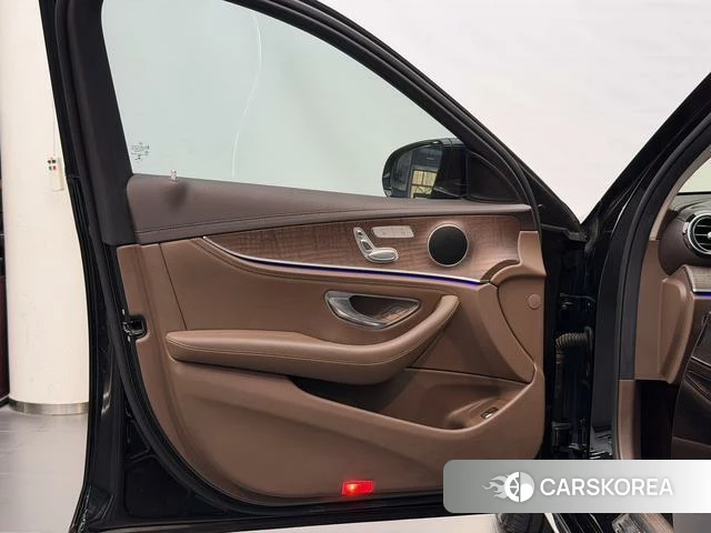 Mercedes-Benz E-class 2019 Черный из Китая, фото 2