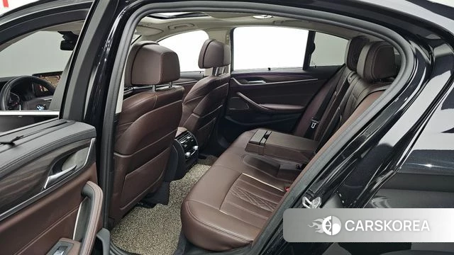 BMW 5 Series (G30) 2022 Черный из Кореи, фото 2