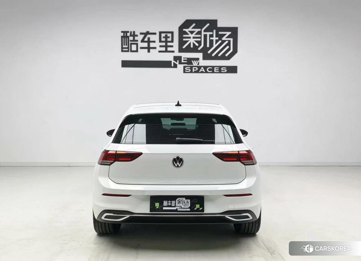 Volkswagen Golf 2023 Белый из Китая, фото 2