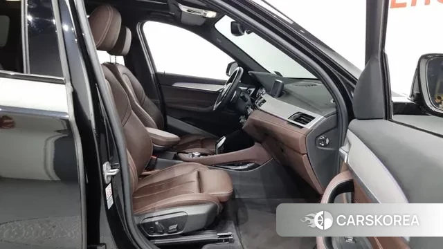 BMW X1 (F48) 2022 Черный из Кореи, фото 2