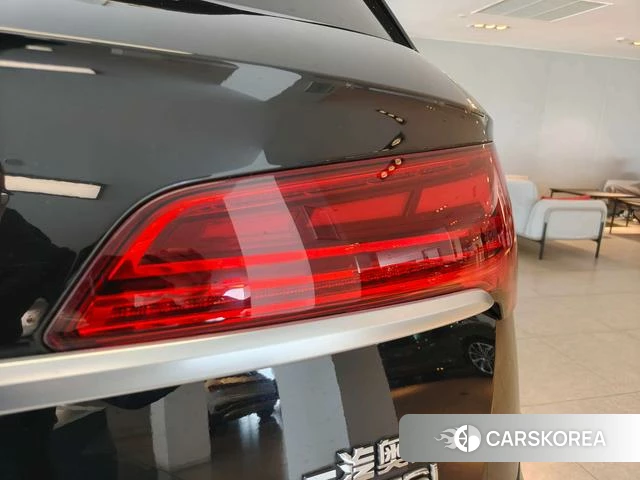 Audi Q5L 2022 Черный из Китая, фото 2