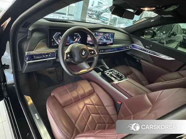 BMW 7 Series (G70) 2023 Черный из Кореи, фото 2