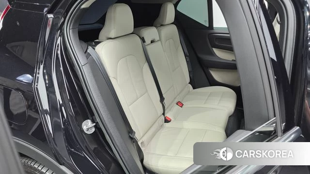 Volvo XC40 2022 Черный из Кореи, фото 2