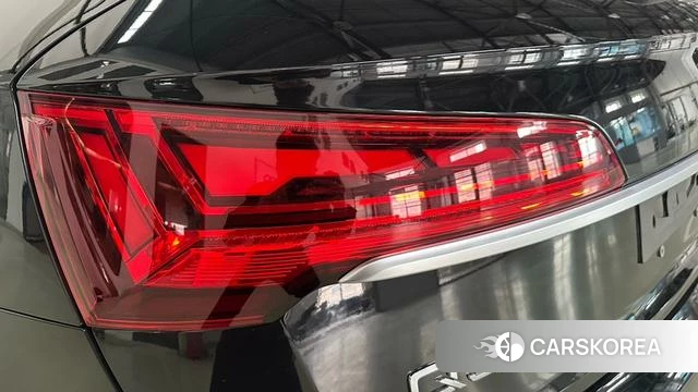 Audi Q5L 2022 Черный из Китая, фото 2