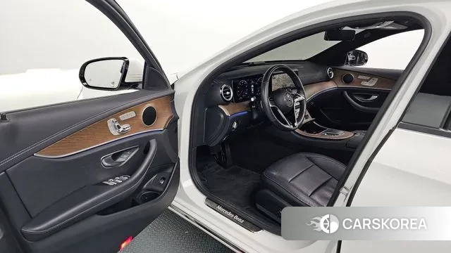 Mercedes-Benz E-Class W213 2022 Белый из Кореи, фото 2