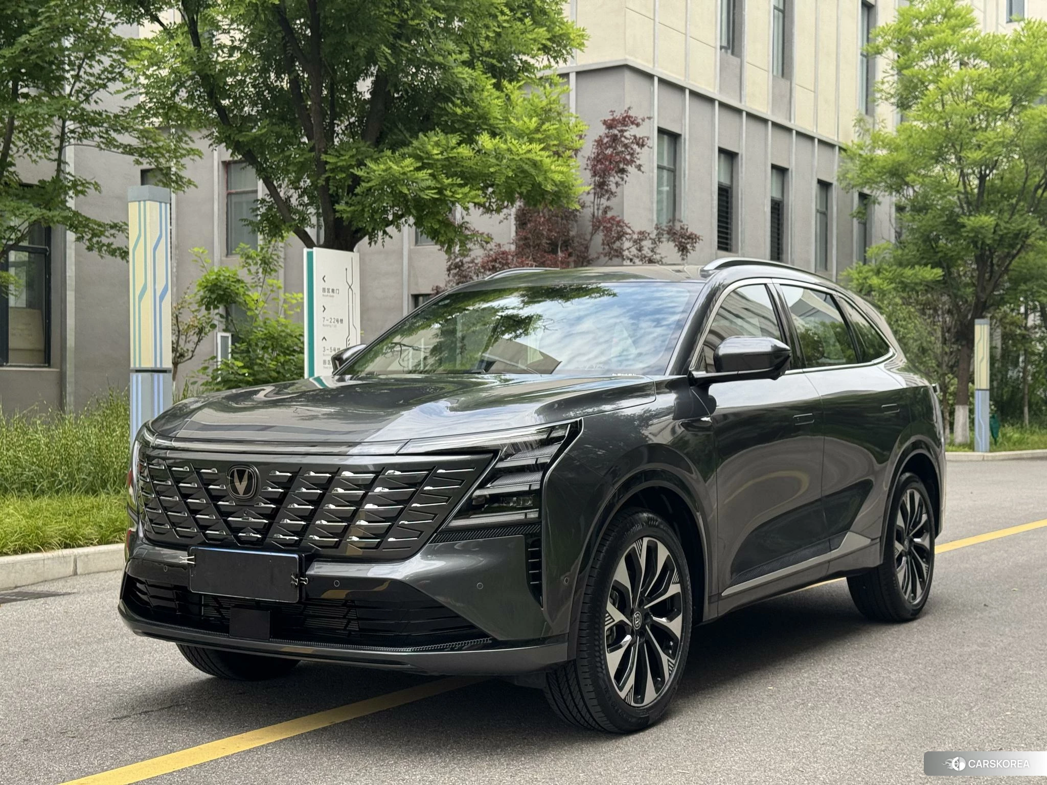 Chang'an CS75 PLUS 2025 Темно-серый из Китая, фото 2