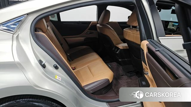 Lexus ES300h 7th generation 2018 Песочный из Кореи, фото 2