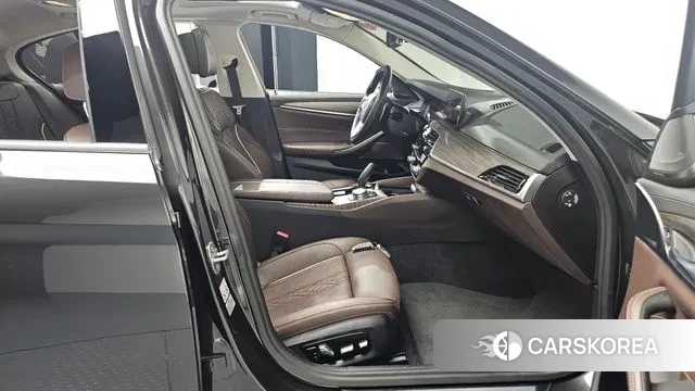 BMW 5 Series (G30) 2020 Серый из Кореи, фото 2