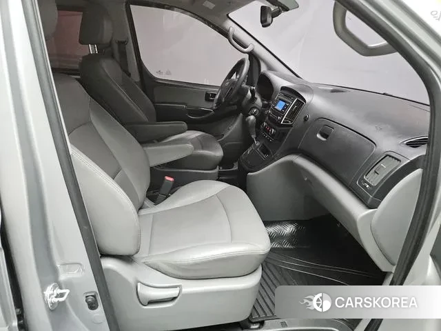 Hyundai The New Grand Starex 2019 Серебристо-серый из Кореи, фото 2