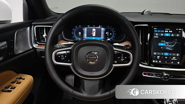 Volvo S60 3rd generation 2023 Белый из Кореи, фото 2