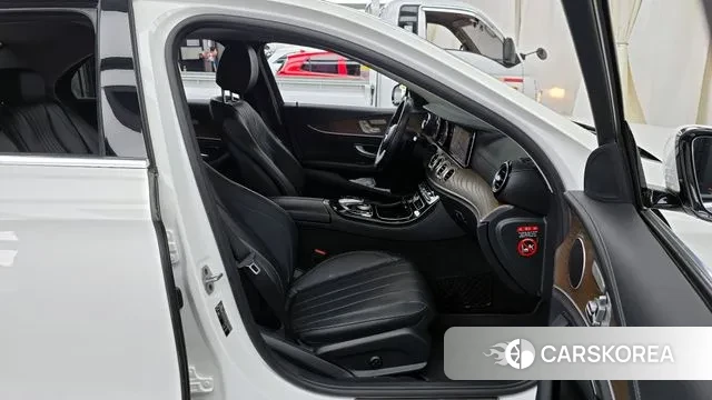 Mercedes-Benz E-Class W213 2020 Белый из Кореи, фото 2