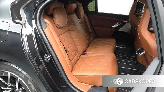 BMW 7 Series (G70) 2025 Черный из Кореи, фото 2