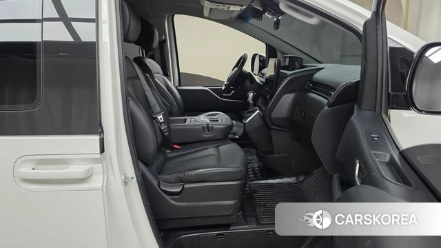 Hyundai Staria 2025 Белый из Кореи, фото 2