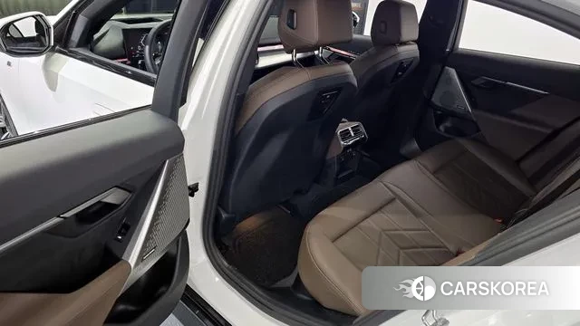 BMW 5 Series (G60) 2024 Белый из Кореи, фото 2