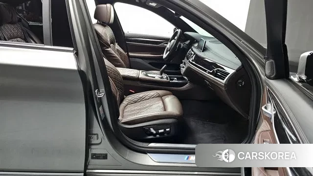 BMW 7 Series (G11) 2020 Серебряный из Кореи, фото 2