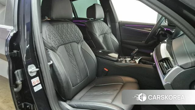 BMW 5 Series (G30) 2023 Черный из Кореи, фото 2