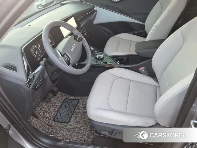 Kia Di Ol Nu Niro 2025 Серебристо-серый из Кореи, фото 2