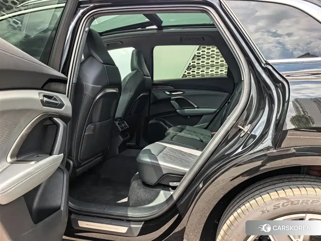 Audi Q5L 2025 Черный из Китая, фото 2
