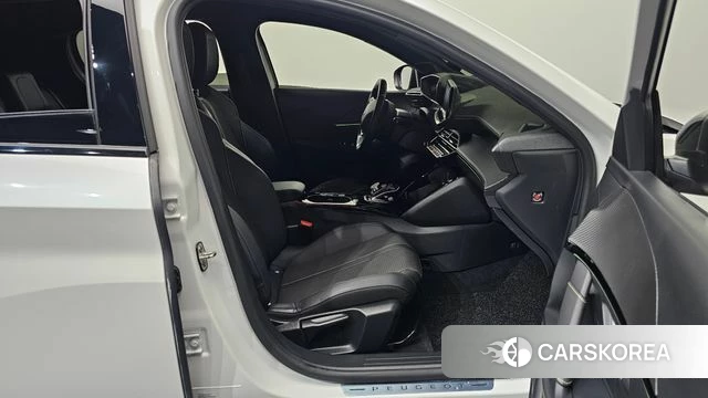 Peugeot e-208 second Generation 2022 Белый из Кореи, фото 2