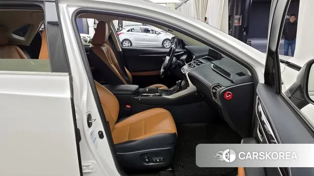 Lexus NX300h 2021 Белый из Кореи, фото 2