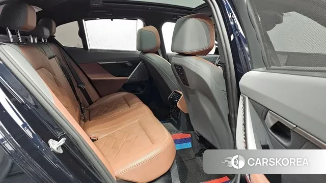 BMW 5 Series (G60) 2024 Черный из Кореи, фото 2