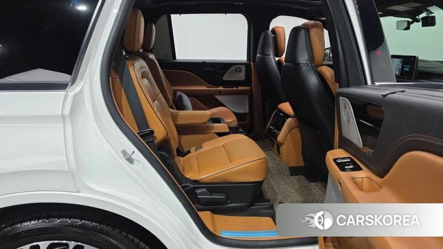 Lincoln Aviator 2nd generation 2023 Белый из Кореи, фото 2