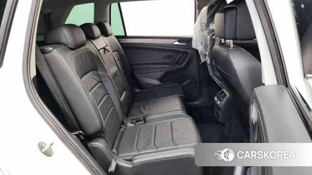 Volkswagen Tiguan Allspace 2023 Белый из Кореи, фото 2