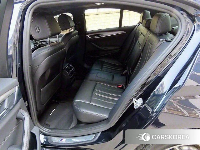 BMW 5 Series (G30) 2018 Черный из Кореи, фото 2