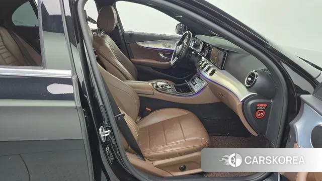 Mercedes-Benz E-Class W213 2019 Черный из Кореи, фото 2