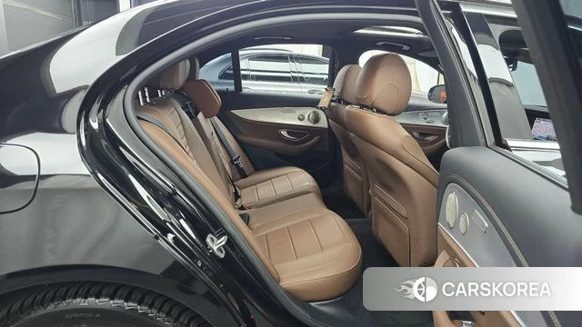 Mercedes-Benz E-Class W213 2021 Черный из Кореи, фото 2