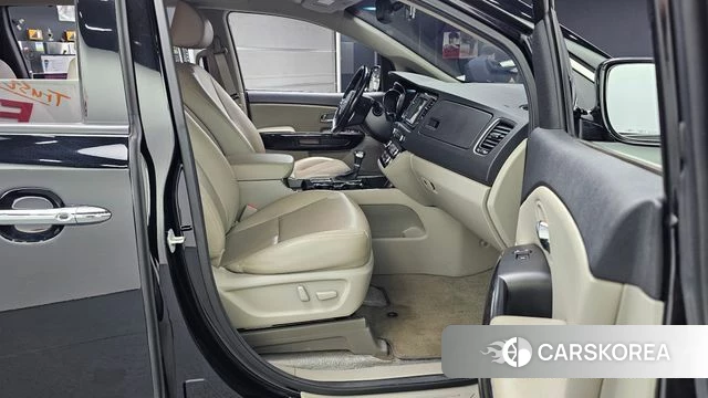 Kia The New Carnival 2018 Черный из Кореи, фото 2