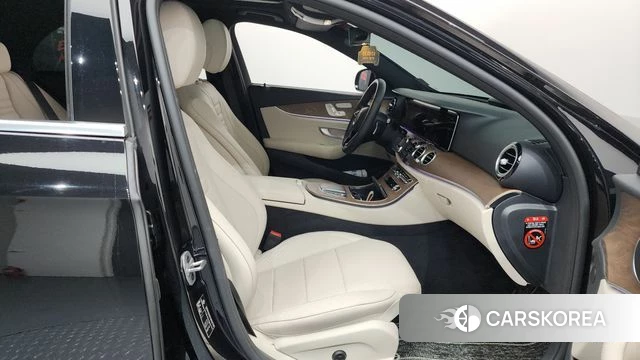 Mercedes-Benz E-Class W213 2022 Черный из Кореи, фото 2