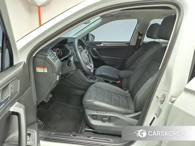 Volkswagen Tiguan Allspace 2024 Белый из Кореи, фото 2