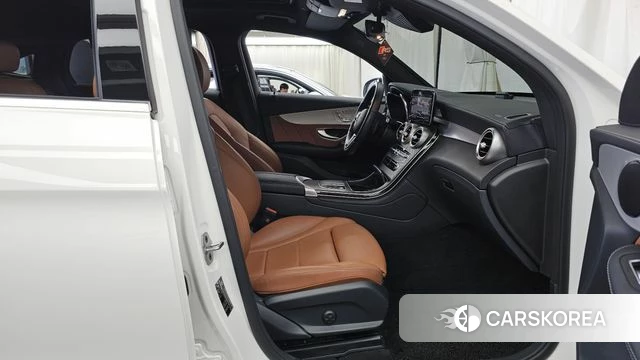 Mercedes-Benz GLC-Class X253 2023 Белый из Кореи, фото 2