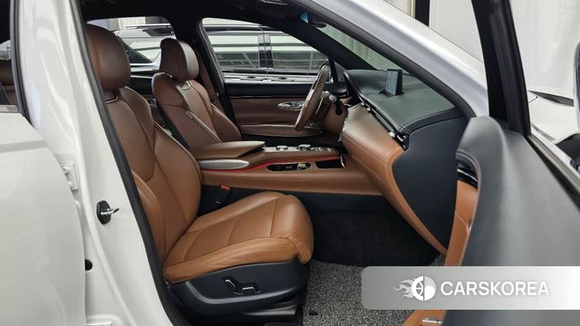 Genesis GV70 2023 Белый из Кореи, фото 2