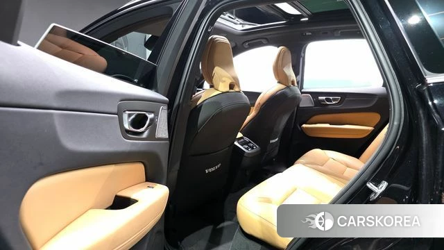 Volvo XC60 second Generation 2022 Черный из Кореи, фото 2