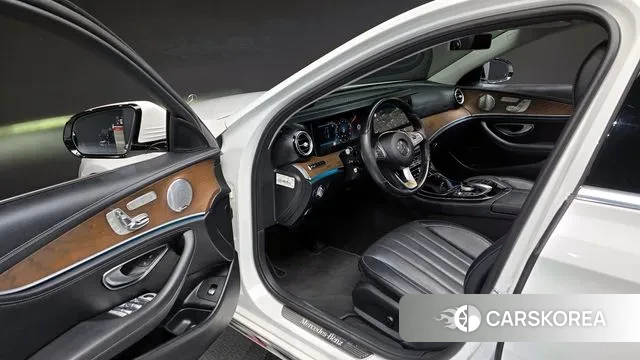 Mercedes-Benz E-Class W213 2018 Белый из Кореи, фото 2