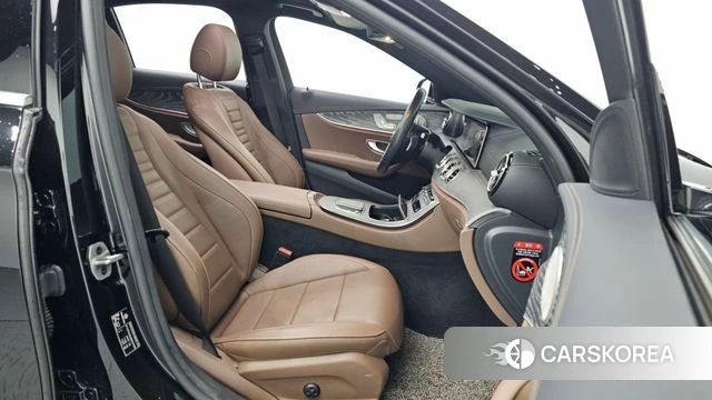 Mercedes-Benz E-Class W213 2022 Черный из Кореи, фото 2