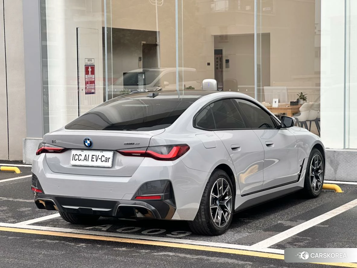 BMW i4 2023 Белый из Китая, фото 2