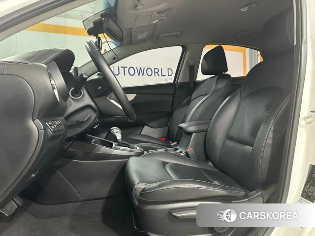 Kia The New K3 2nd generation 2021 Белый из Кореи, фото 2